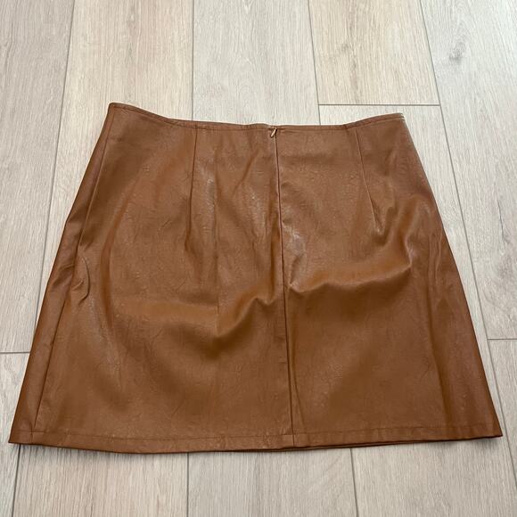Everyday Chic Women’s Camel Mini Skirt Sz Large - Picture 1 of 7